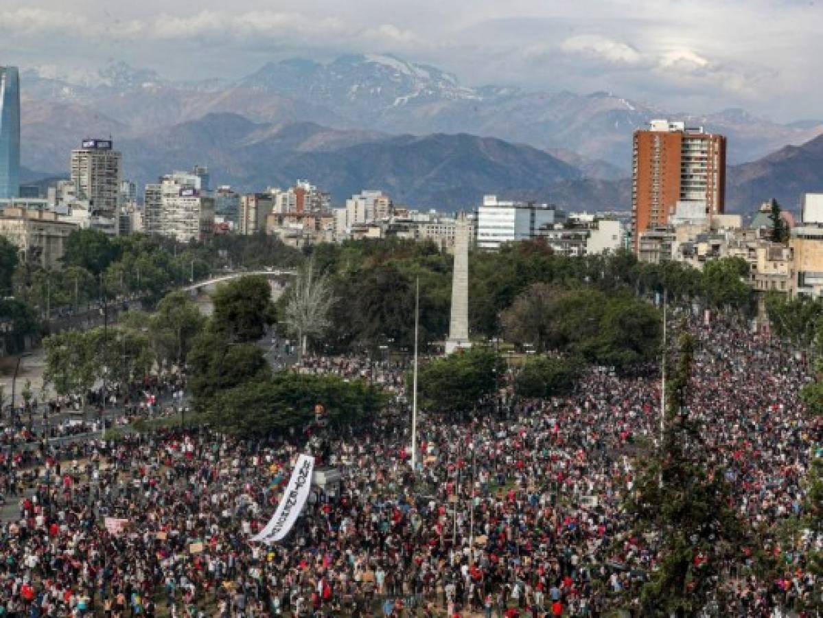 Piñera anuncia medidas para tranquilizar protestas en Chile