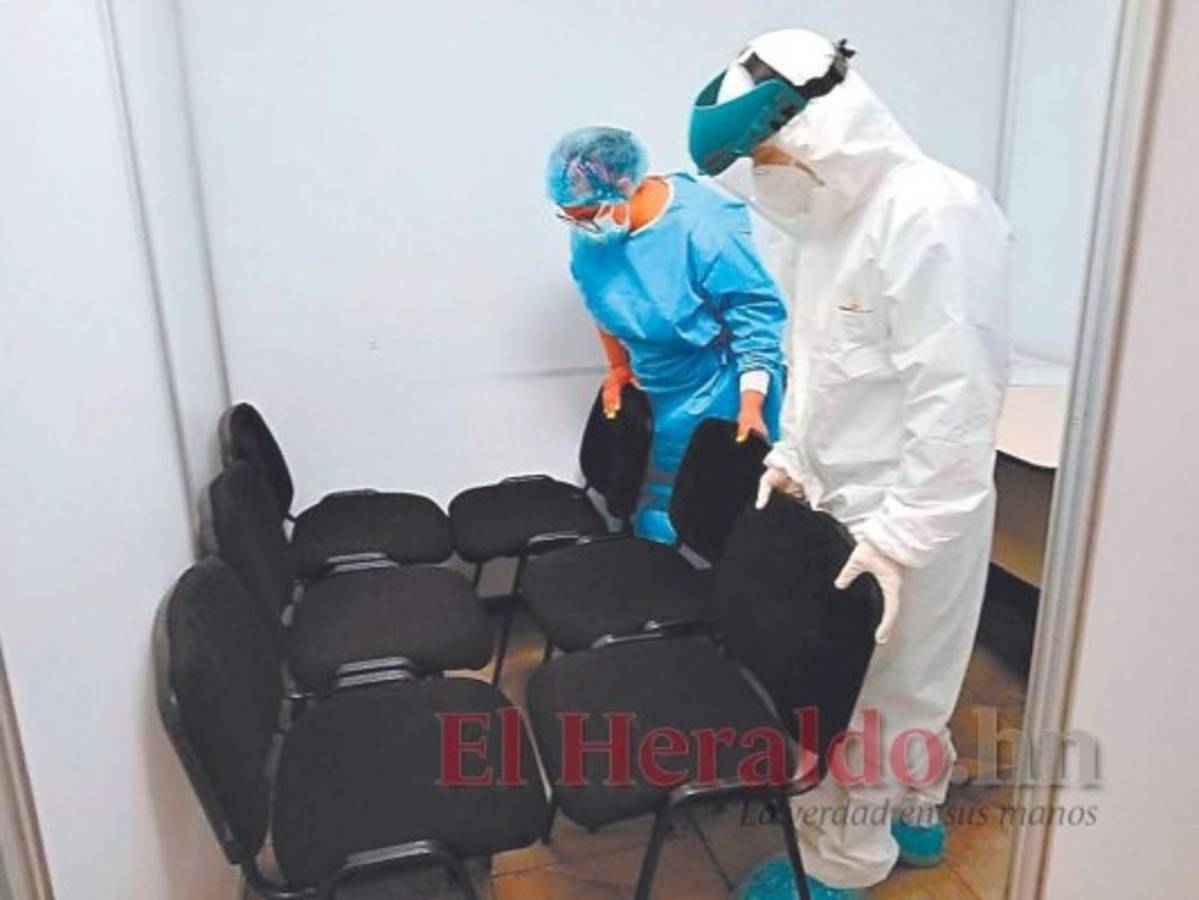 Cierran triajes capitalinos porque no hay ni camillas ni personal para atender