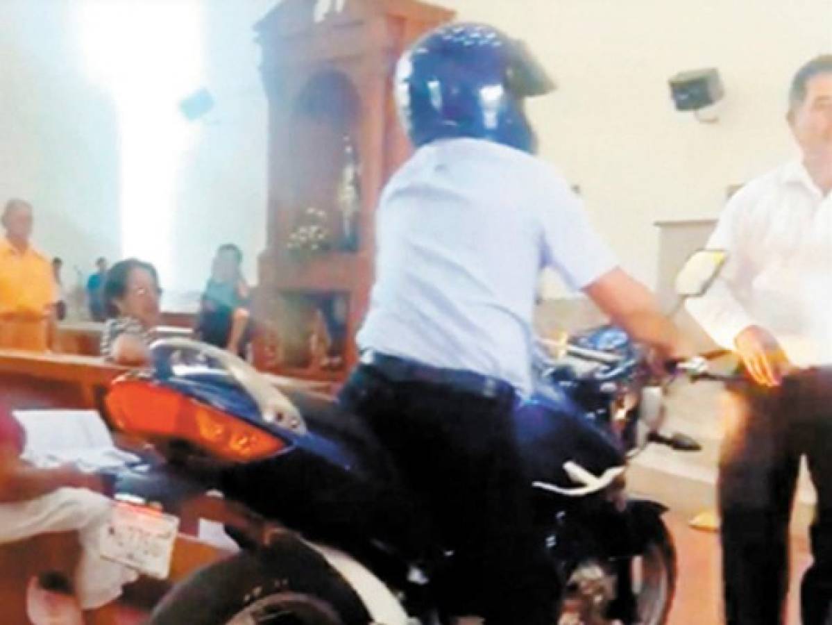 Motorizado interrumpe misa en Catedral de Managua  