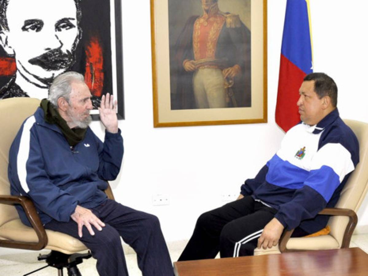 Llamadas y fotos no disipan dudas sobre salud de Hugo Chávez