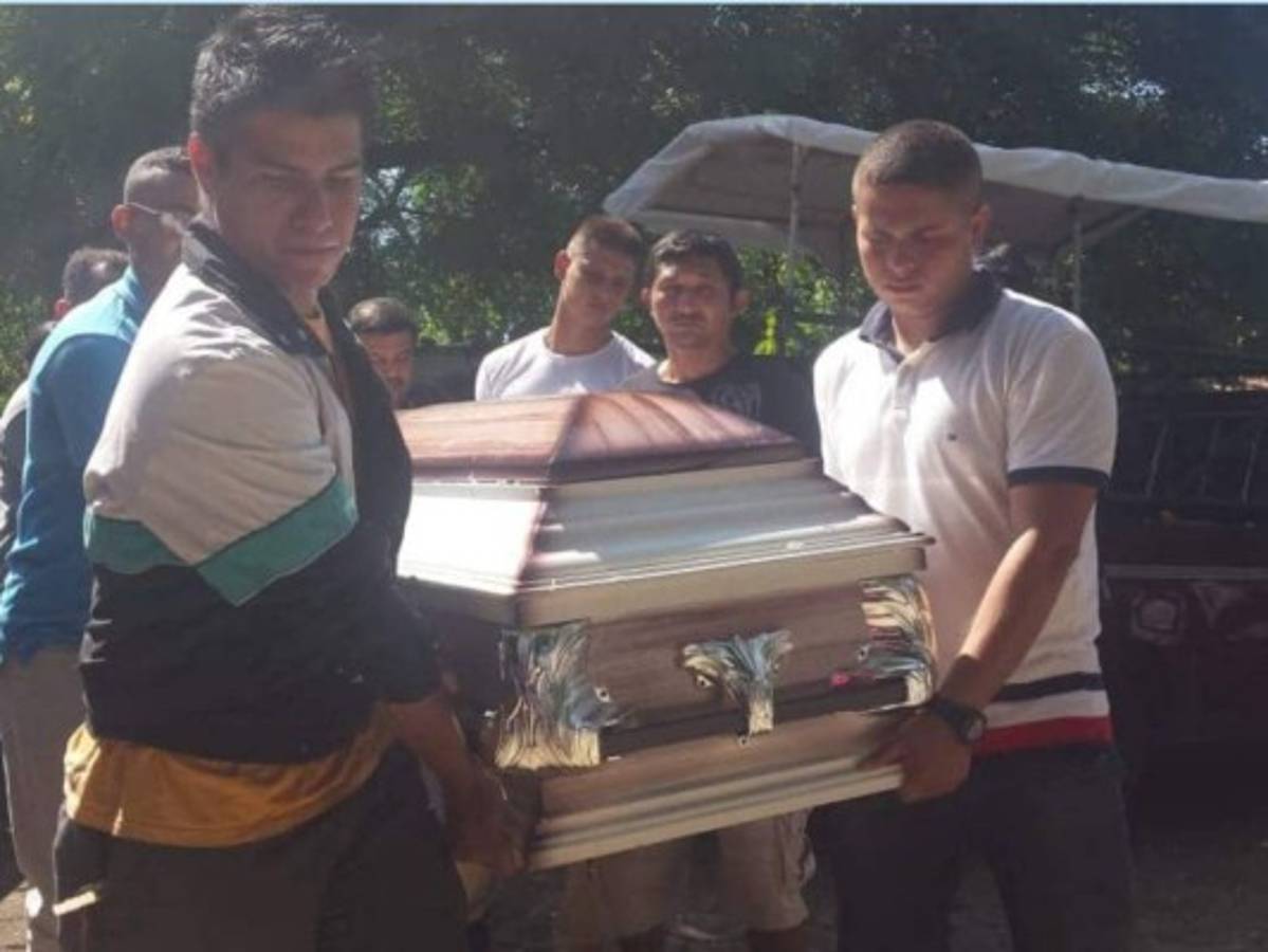 Entre dolor y desconsuelo despiden restos de estudiante de periodismo