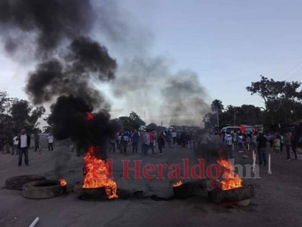Pobladores de San Antonio se toman carretera CA-5 exigiendo construcción de caja puente