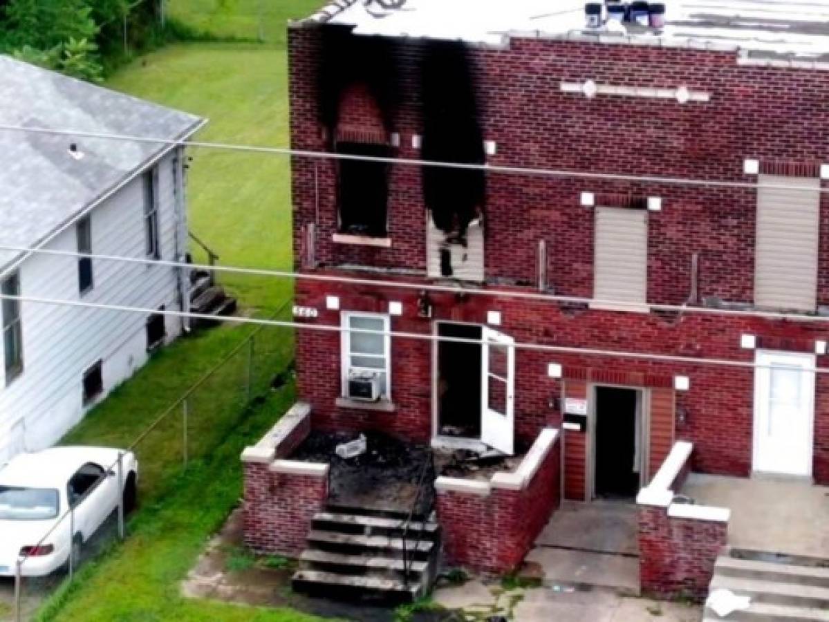 Mueren 5 niños en incendio en su casa en Illinois, Estados Unidos