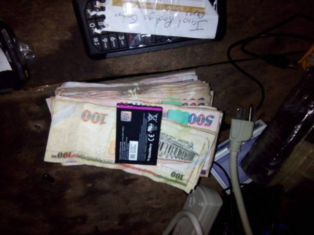 Incautan fusiles y lanzagranadas a sujetos que iban en lancha rápida