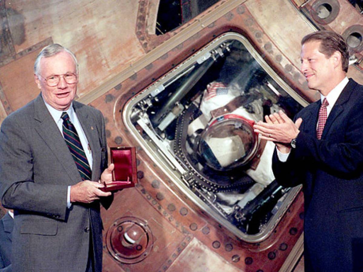 Fallece Neil Armstrong, primer hombre en pisar la Luna