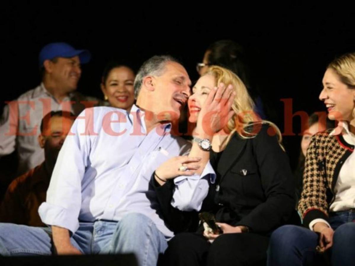 Nasry 'Tito' Asfura muestra su lado más romántico