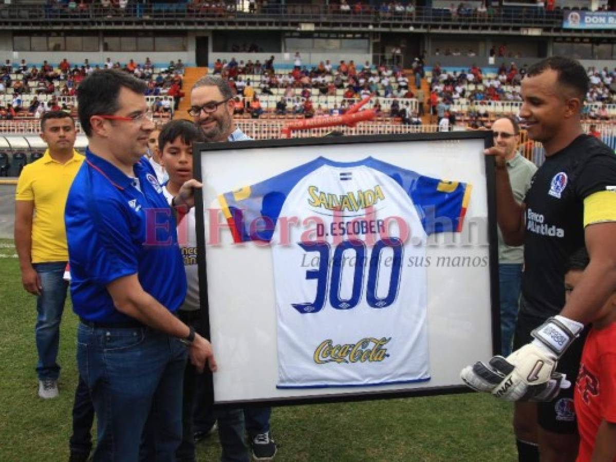 Olimpia rinde homenaje a Donis Escober por llegar a 300 partidos