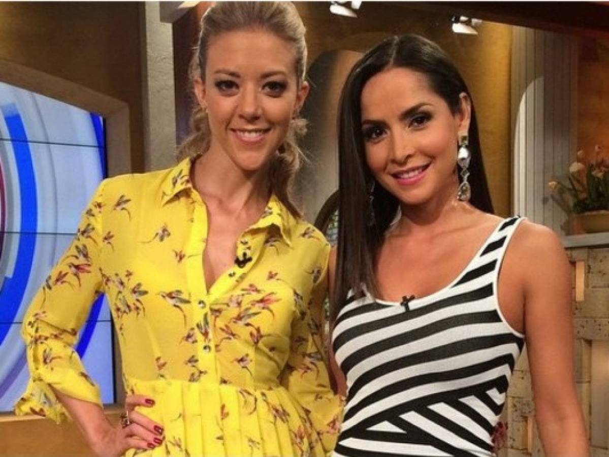 La sexi fotografía de Carmen Villalobos y Fernanda Castillo jugando fútbol en bikini