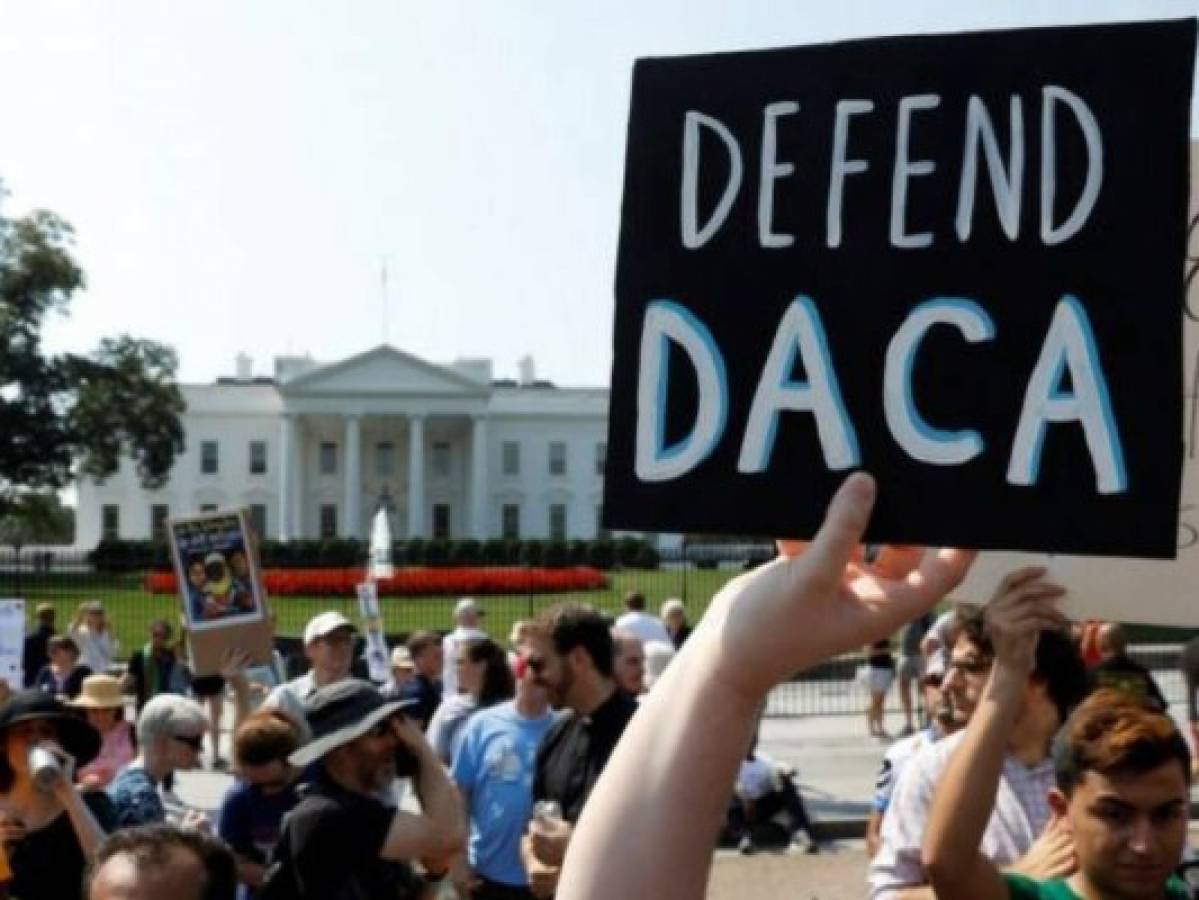 Gobierno pide a corte bloquear expedientes sobre DACA