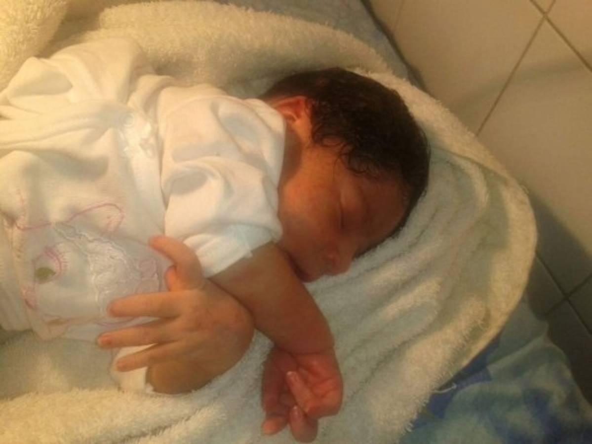 Rescatan a recién nacido abandonado en colonia de la capital