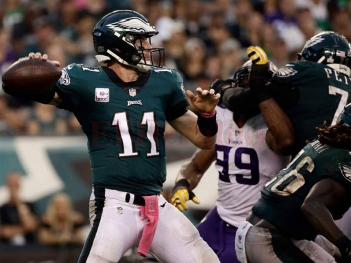 Wentz lanza para 3 anotaciones; Eagles retoman paso ganador