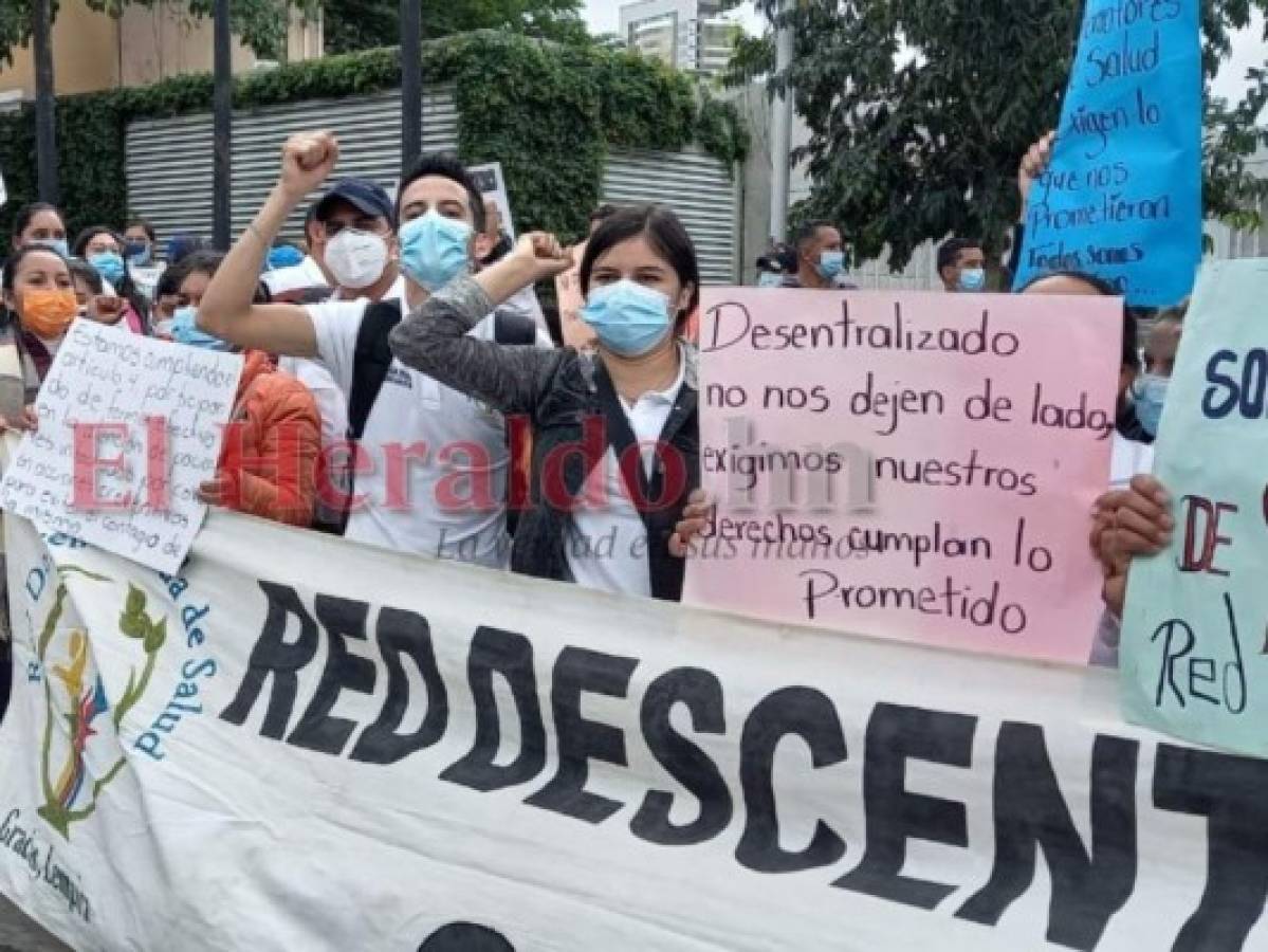 Empleados de Salud de Lempira protestan frente al CCG por acuerdos laborales