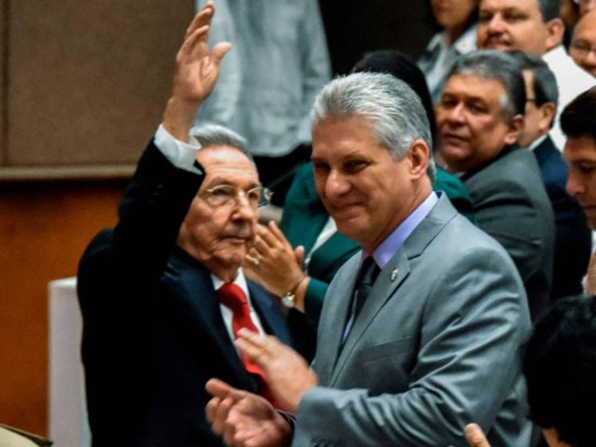 Miguel Díaz-Canel, revolucionario en bicicleta, listo para gobernar Cuba