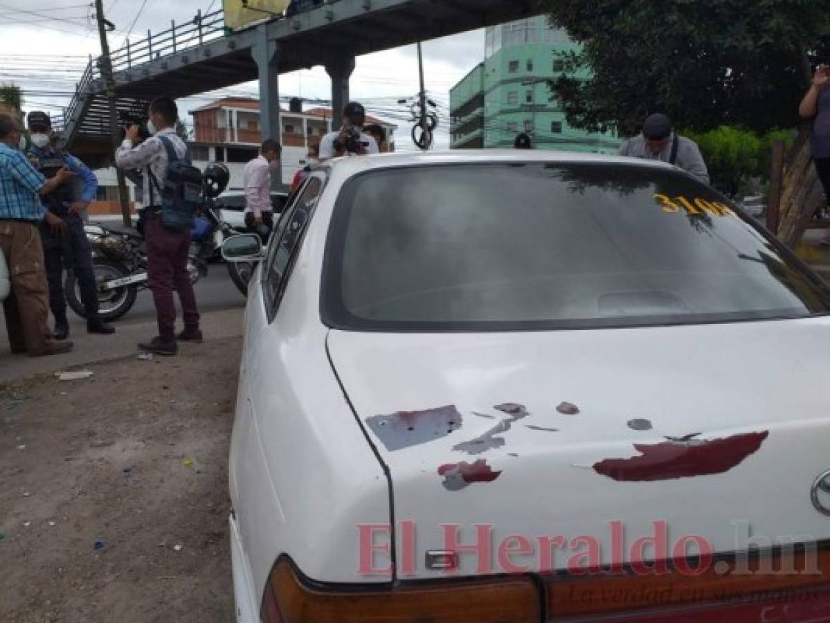 El automotor evidencia la cantidad de disparos que hicieron contra el conductor. Foto: Alex Pérez/EL HERALDO.