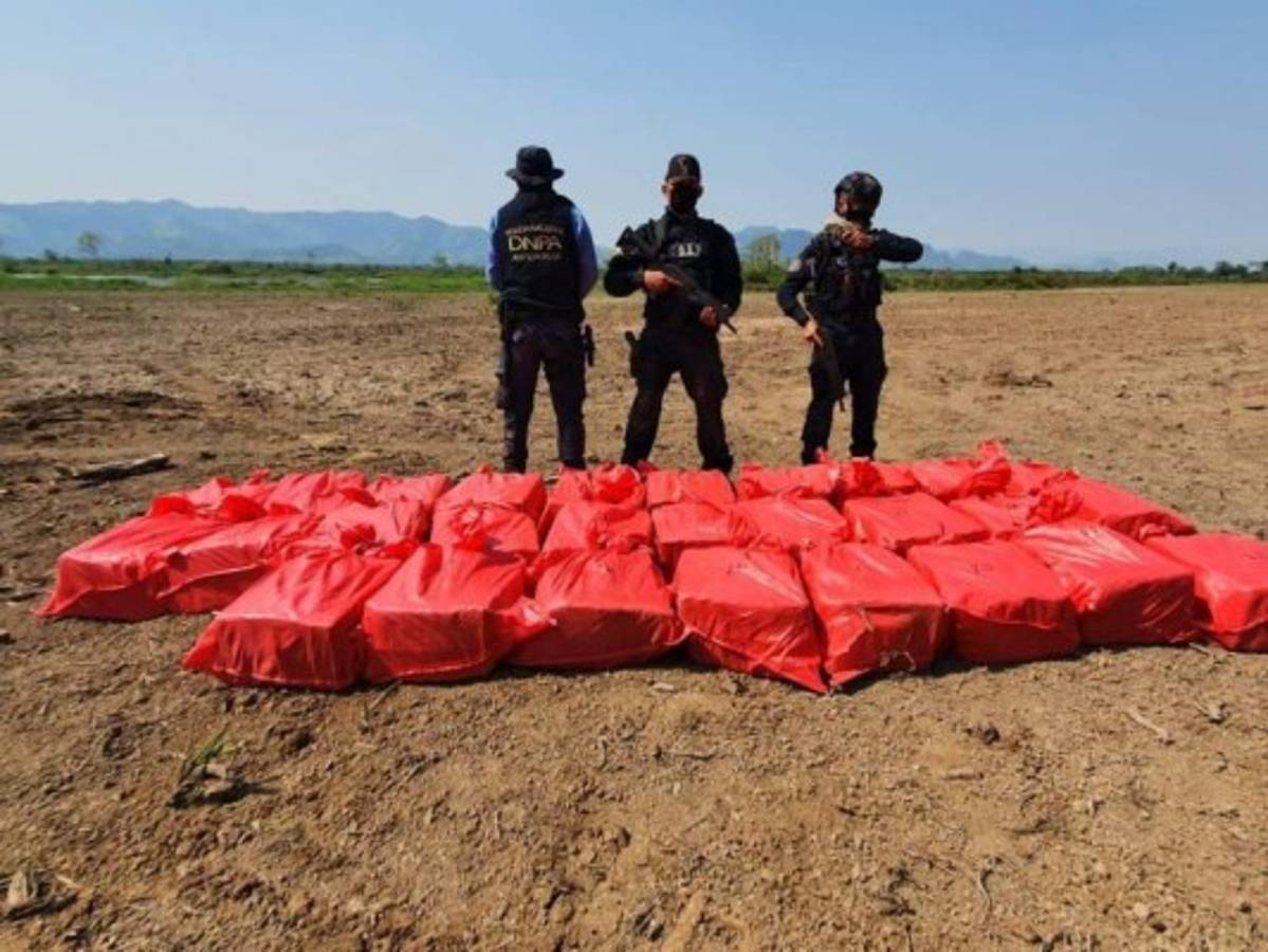 Localizan más de 1.3 toneladas de droga en Colón  