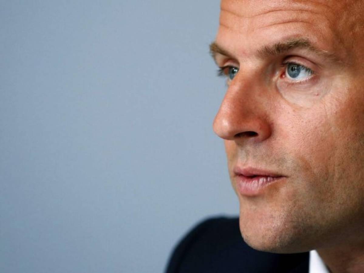 Macron en polémica por rechazar el racismo, pero negarse a quitar estatuas
