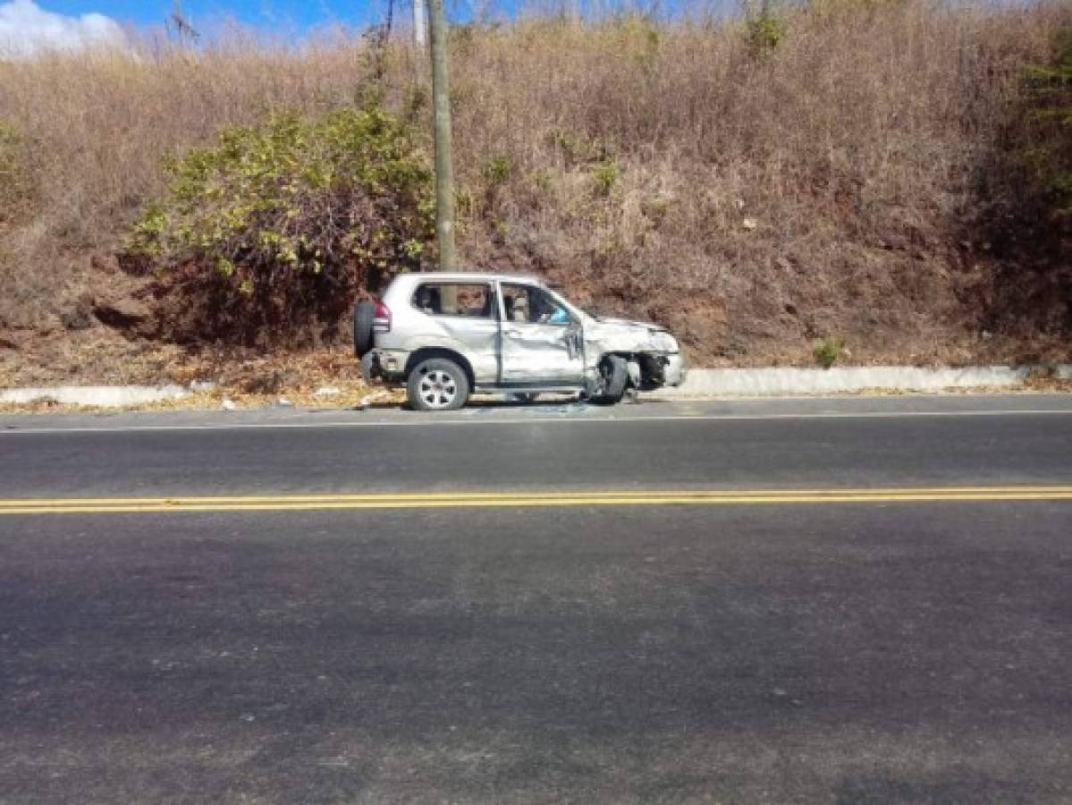 Varios heridos tras colisión entre bus y camioneta en Valle 