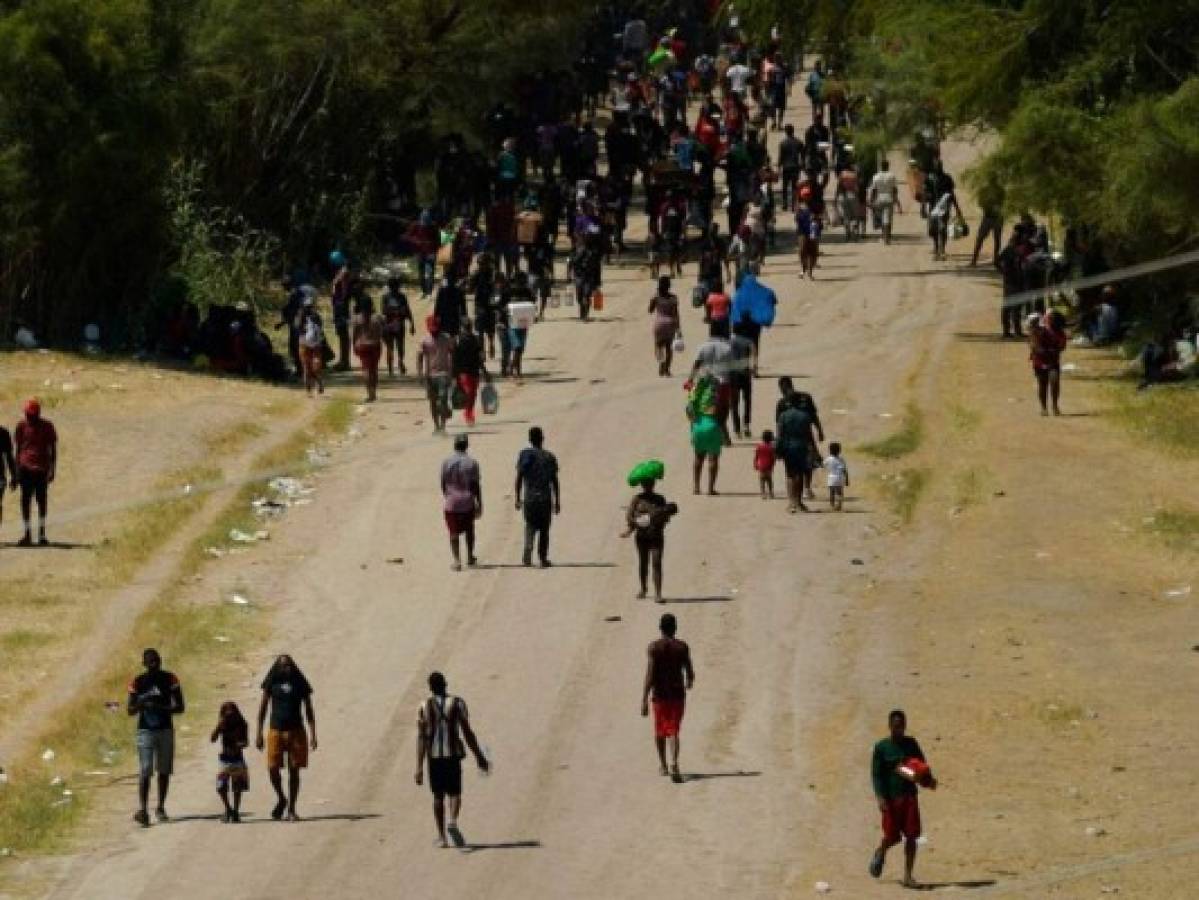 Estados Unidos cierra frontera en Texas para frenar a migrantes