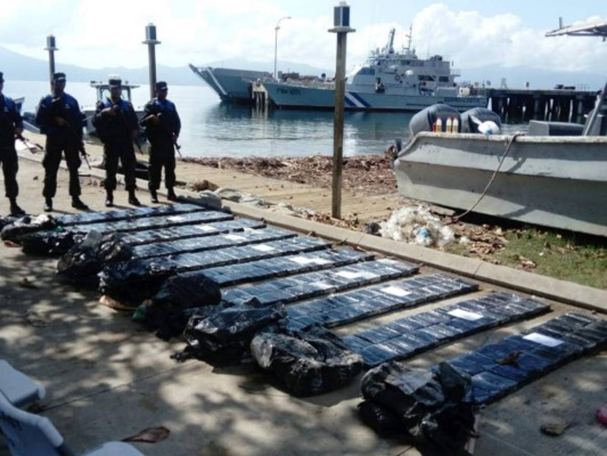 Más 532 kilos de droga fue lo decomisado en una lancha frente a costas de Colón