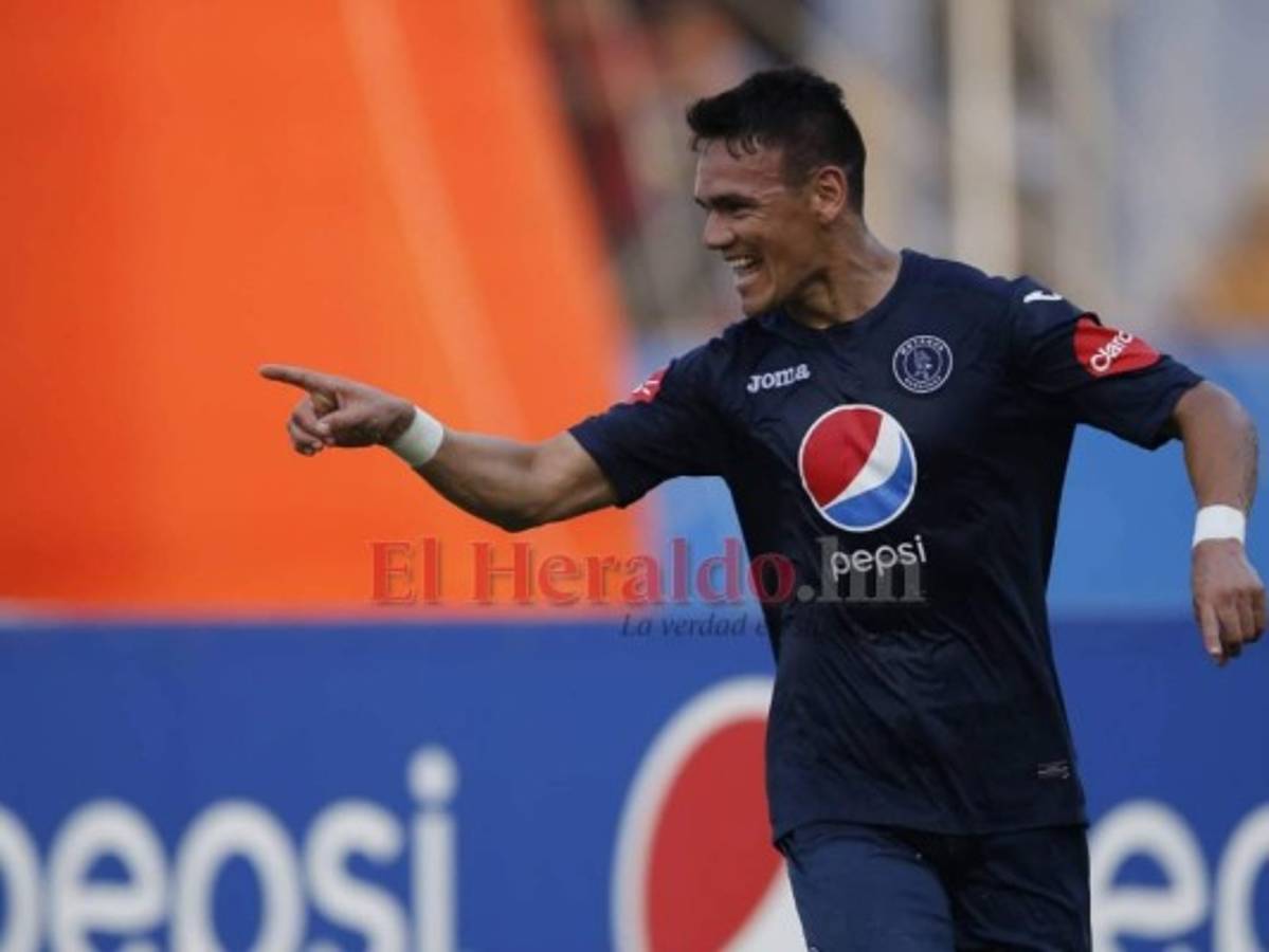 VIDEO: Polémico gol de Roberto Moreira ante Olimpia tras falta que no pitó Armando Castro