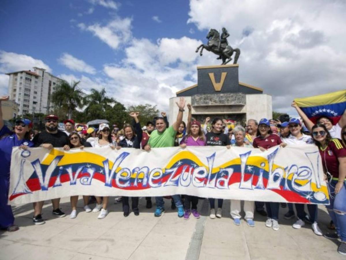 Júbilo y esperanza entre opositores tras autoproclamación de Juan Guaidó como presidente