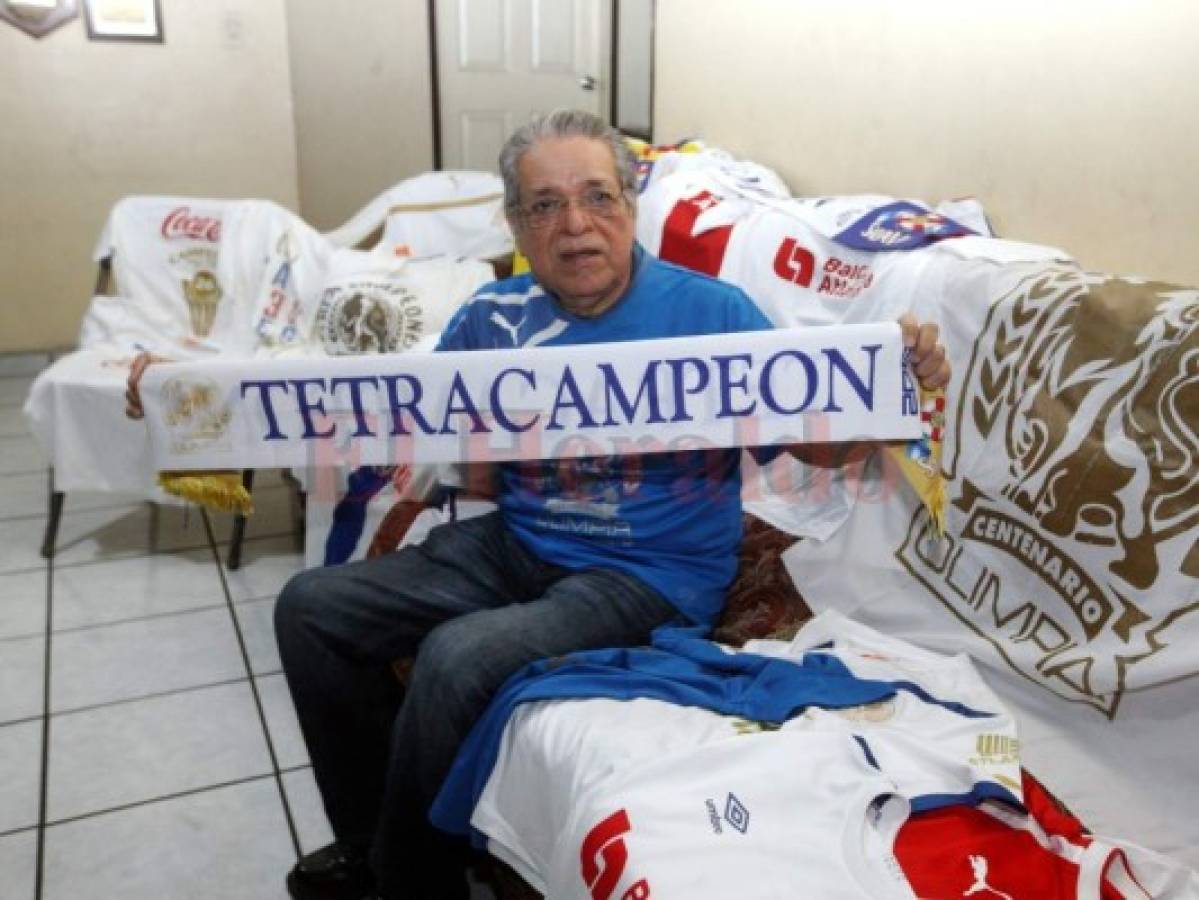 Juan Bautista dice haber nacido en cuna olimpista por su padre, por lo que su casa está llena de camisas, medallas y preseas del León. Foto: Efraín Salgado / El Heraldo.