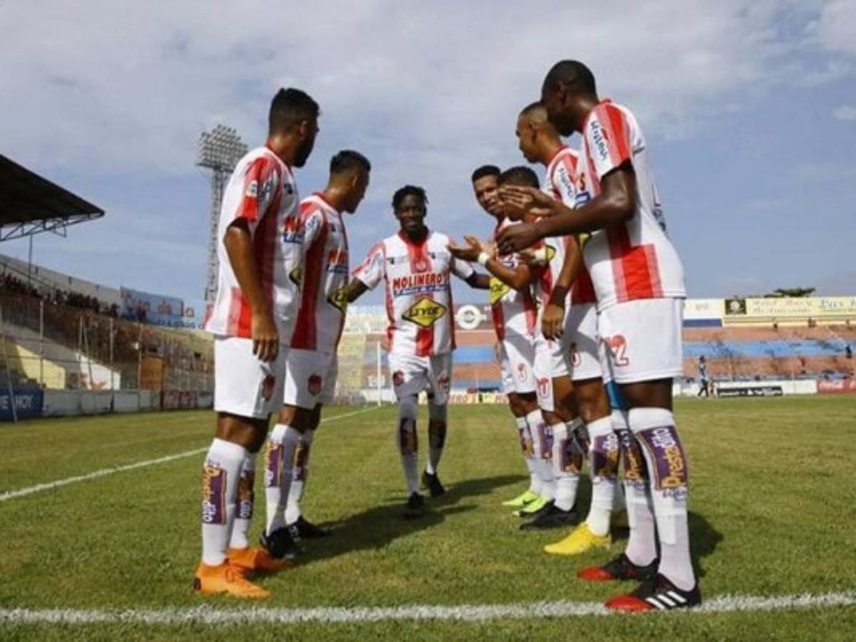 Vida ficha a Javier Quiñónes, un desconocido defensor colombiano