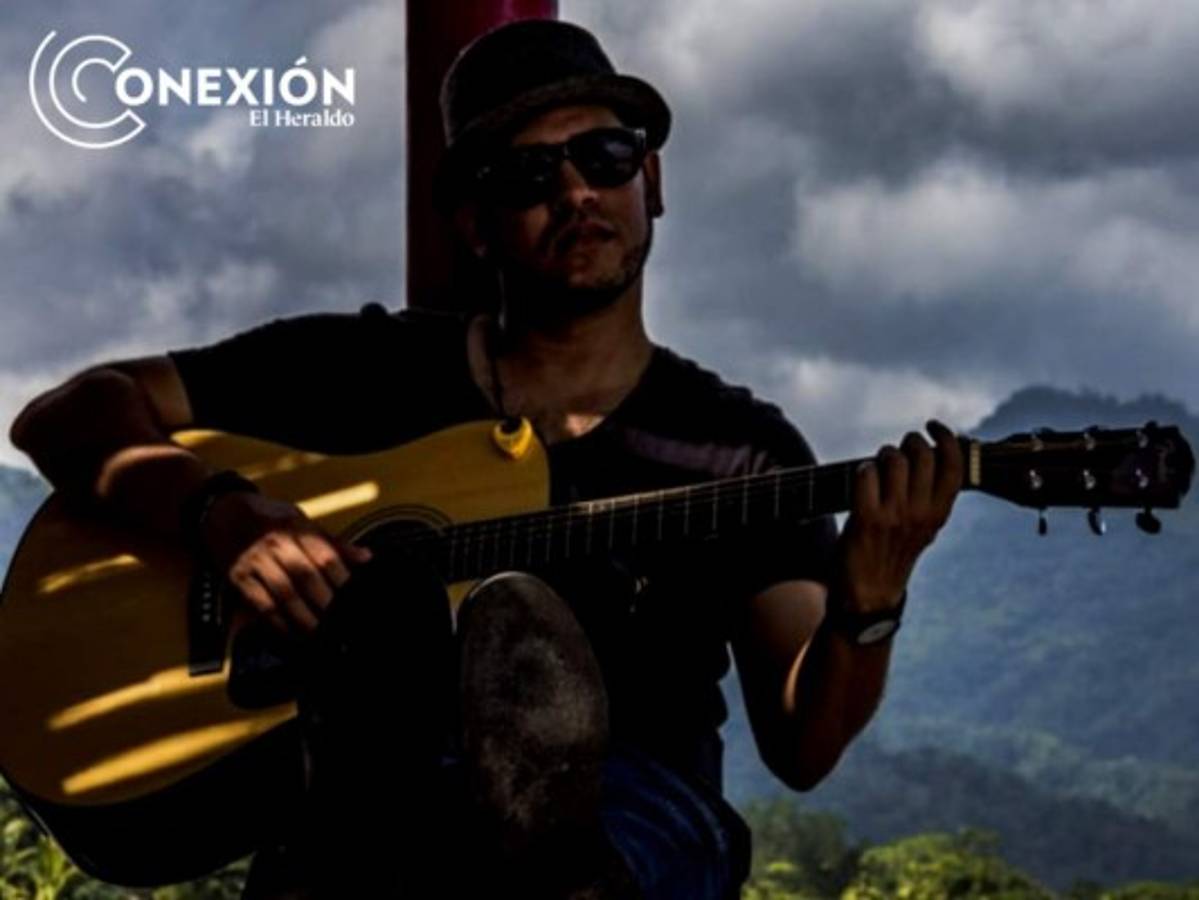 Deléitese con el extenso y variado repertorio musical de Mario Canaca. ¡Es tiempo de cantar con el alma!