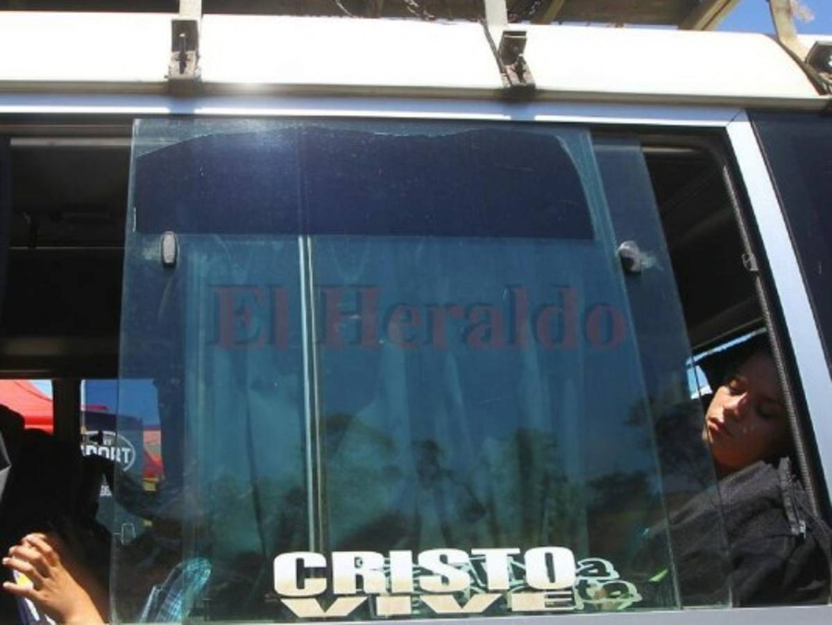 Veraneantes abandonan masivamente la capital rumbo al norte y sur de Honduras