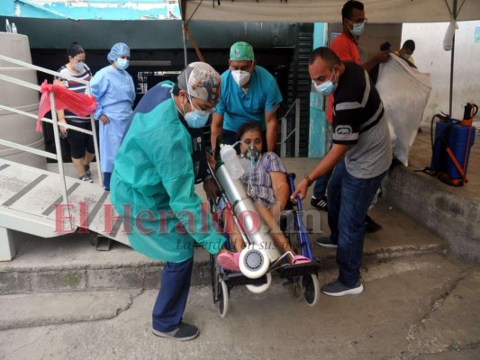 Médicos hondureños aplican protocolo de discrecionalidad ante falta de cupos en hospitales