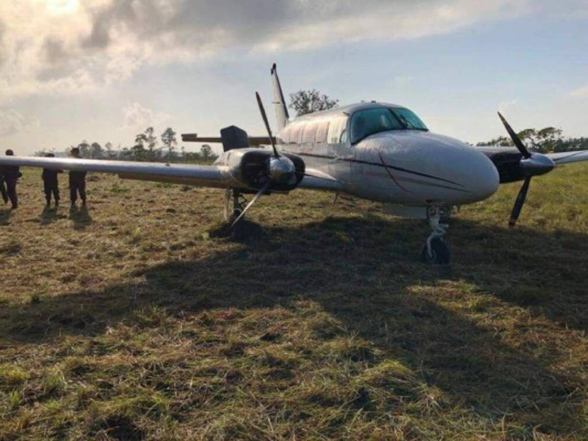Interceptan supuesta narcoavioneta en pista clandestina de La Mosquitia hondureña