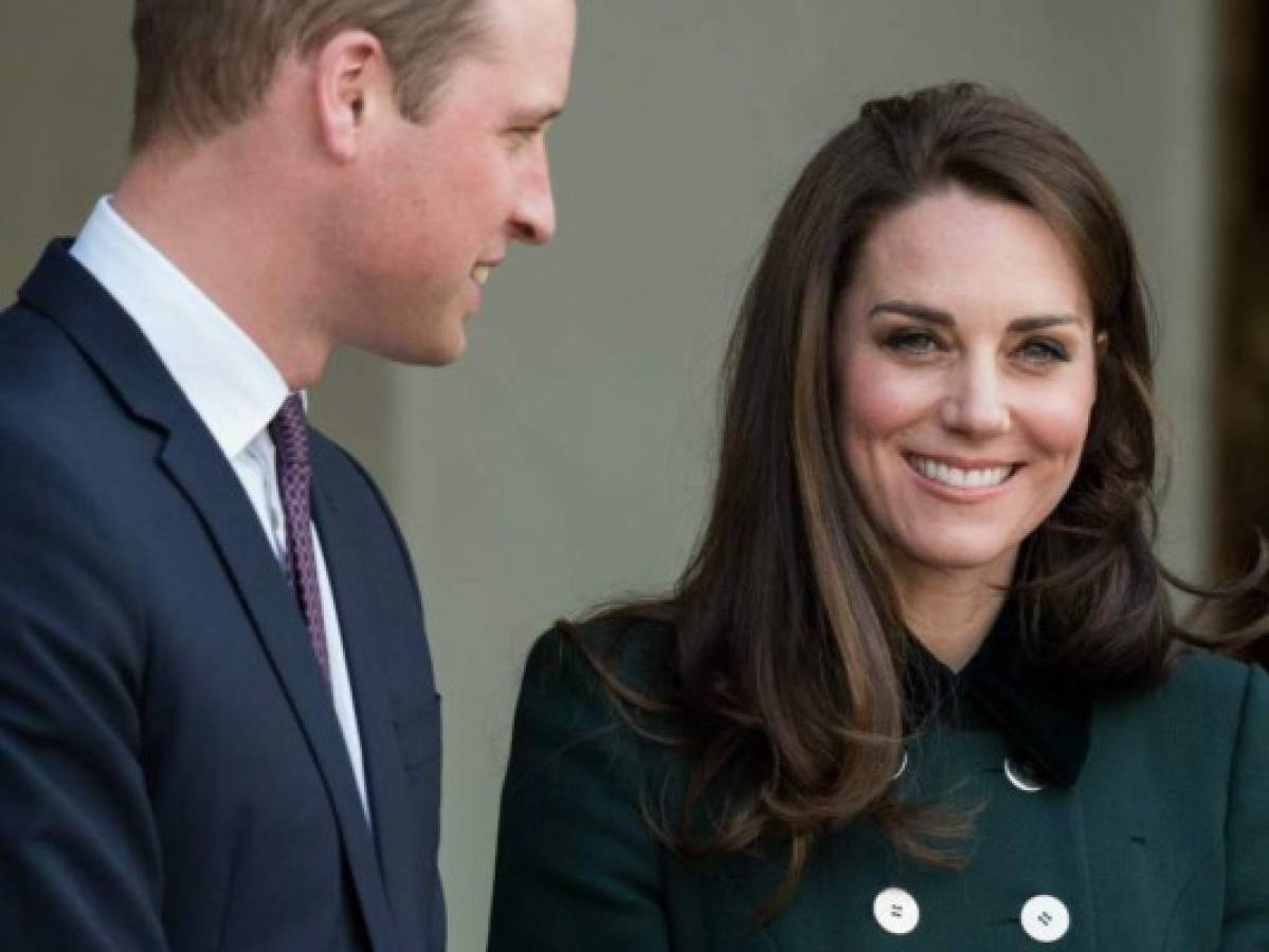 Kate Middleton y el príncipe William comparten foto de postal navideña