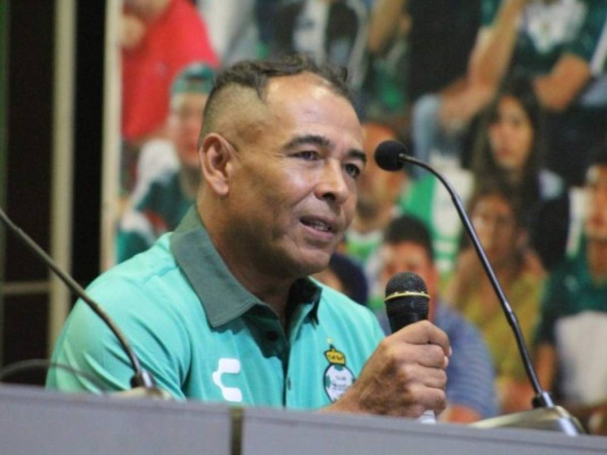 Club Santos rinde homenaje a hondureño Juan Flores en México  