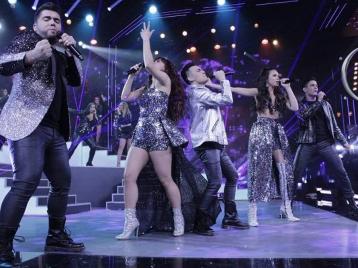 Gran final de La Academia abre con emblemático himno