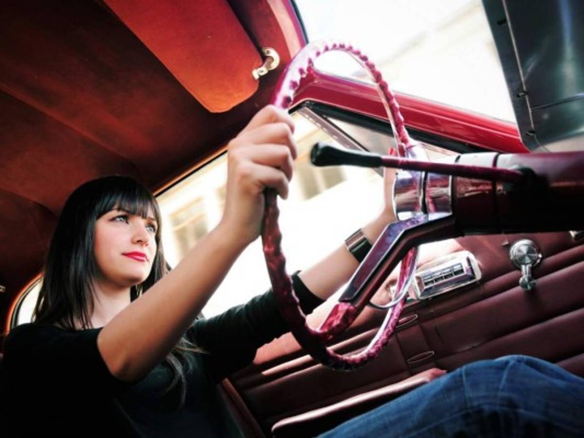 Cinco vicios al volante que dañan tu carro