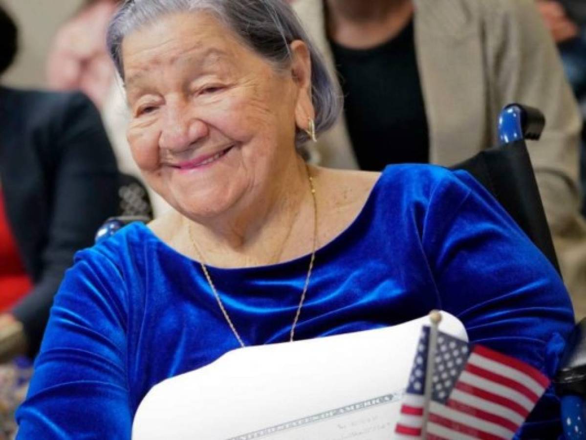 María Valles de Bonilla, la salvadoreña de 106 años que se convirtió en ciudadana estadounidense el día de las elecciones