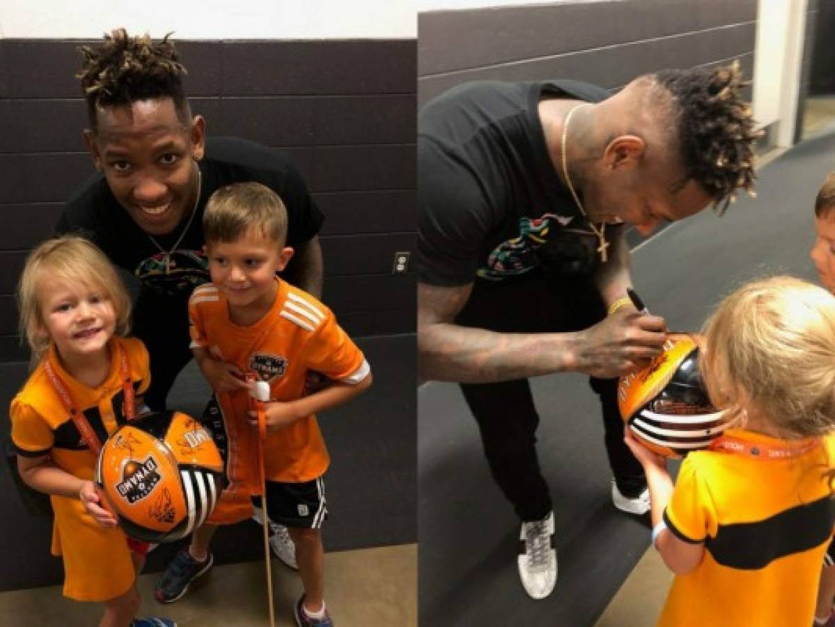 El noble gesto de Romell Quioto con una pequeña fanática del Houston Dynamo