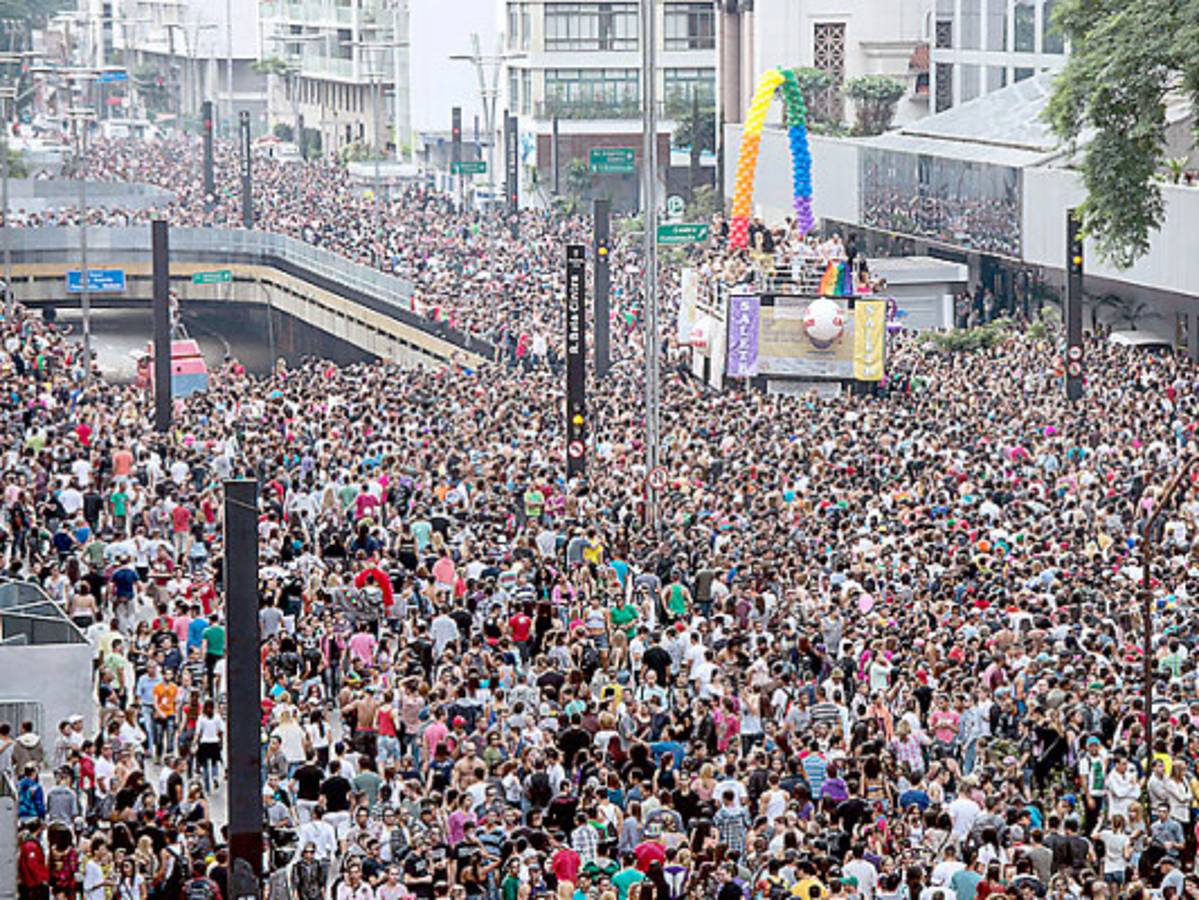 Sao Paulo monta fiesta con nuevo desfile del Orgullo Gay