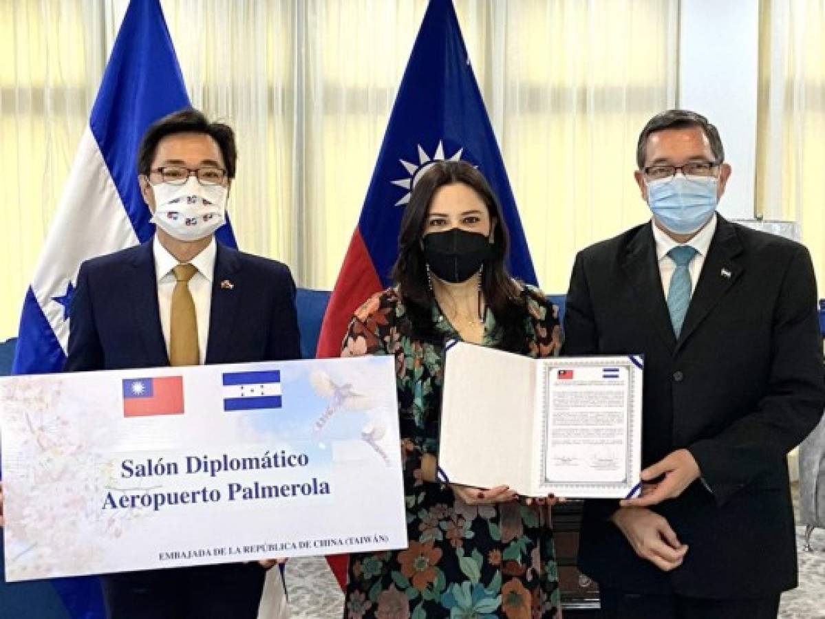 Taiwán entrega donativo para construir salón diplomático en Palmerola