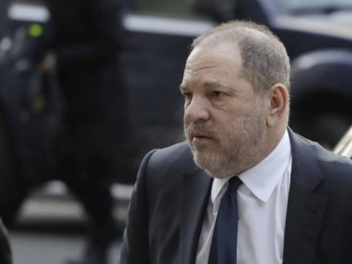 Harvey Weinstein es abucheado en un evento en New York