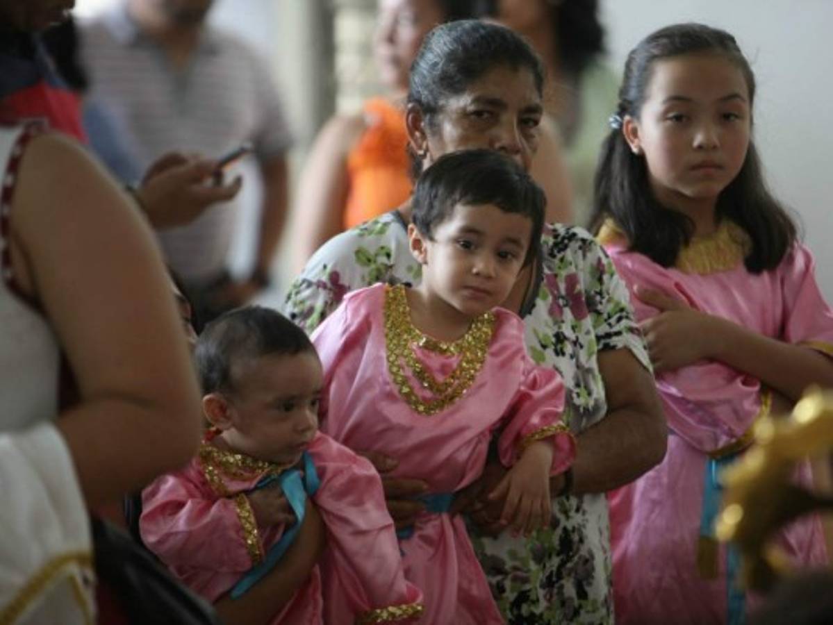 Promueven la paz y el amor en la procesión del Divino Niño