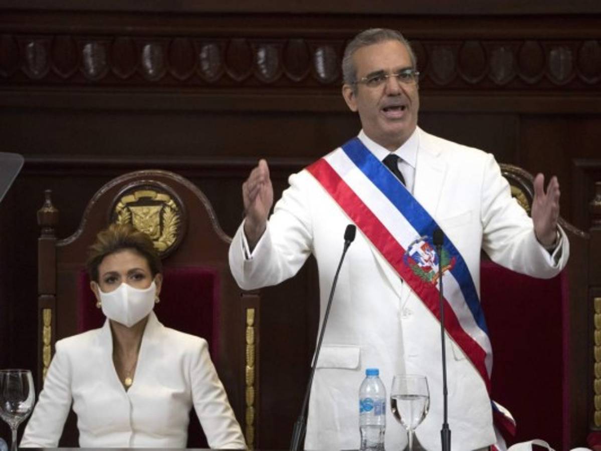 Abinader presta juramento como presidente en República Dominicana