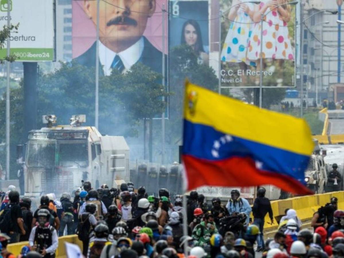 Maduro anuncia referendo para nueva Constitución tras quiebre del chavismo