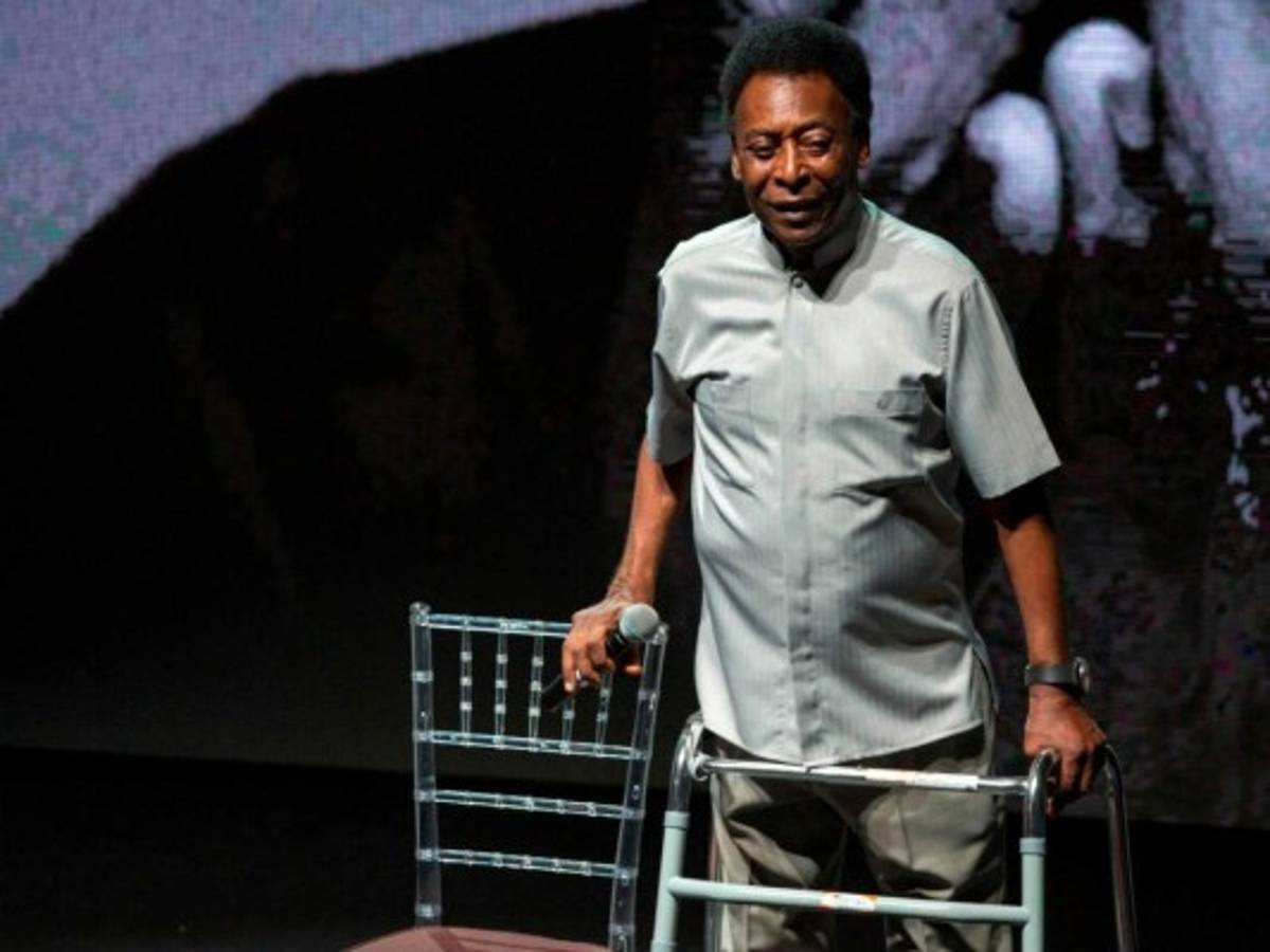 Trasciende hospitalización de Pelé tras desmayarse por agotamiento severo