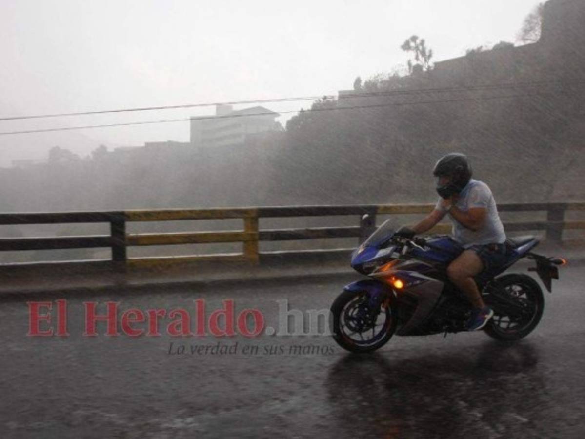 Onda tropical y vaguada dejarán fuertes lluvias