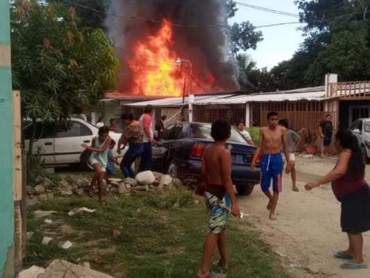 Incendio deja en la calle a cuatro familias en la colonia Las Brisas de San Pedro Sula