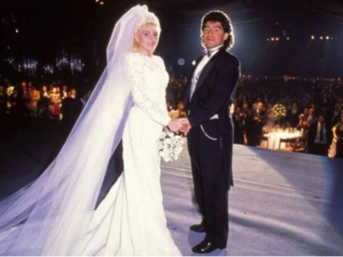 Salen a la luz fotos de la extravagante boda de Maradona y su primera esposa Claudia Villafañe