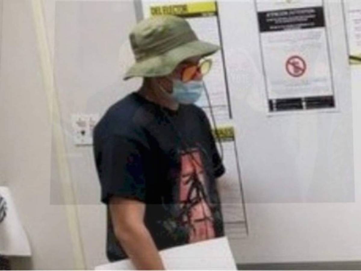 Bad Bunny acude a las urnas y pide a sus fans ejercer el sufragio