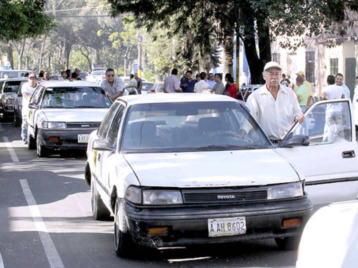 Taxistas exigen subsidio de 200 lempiras diarios