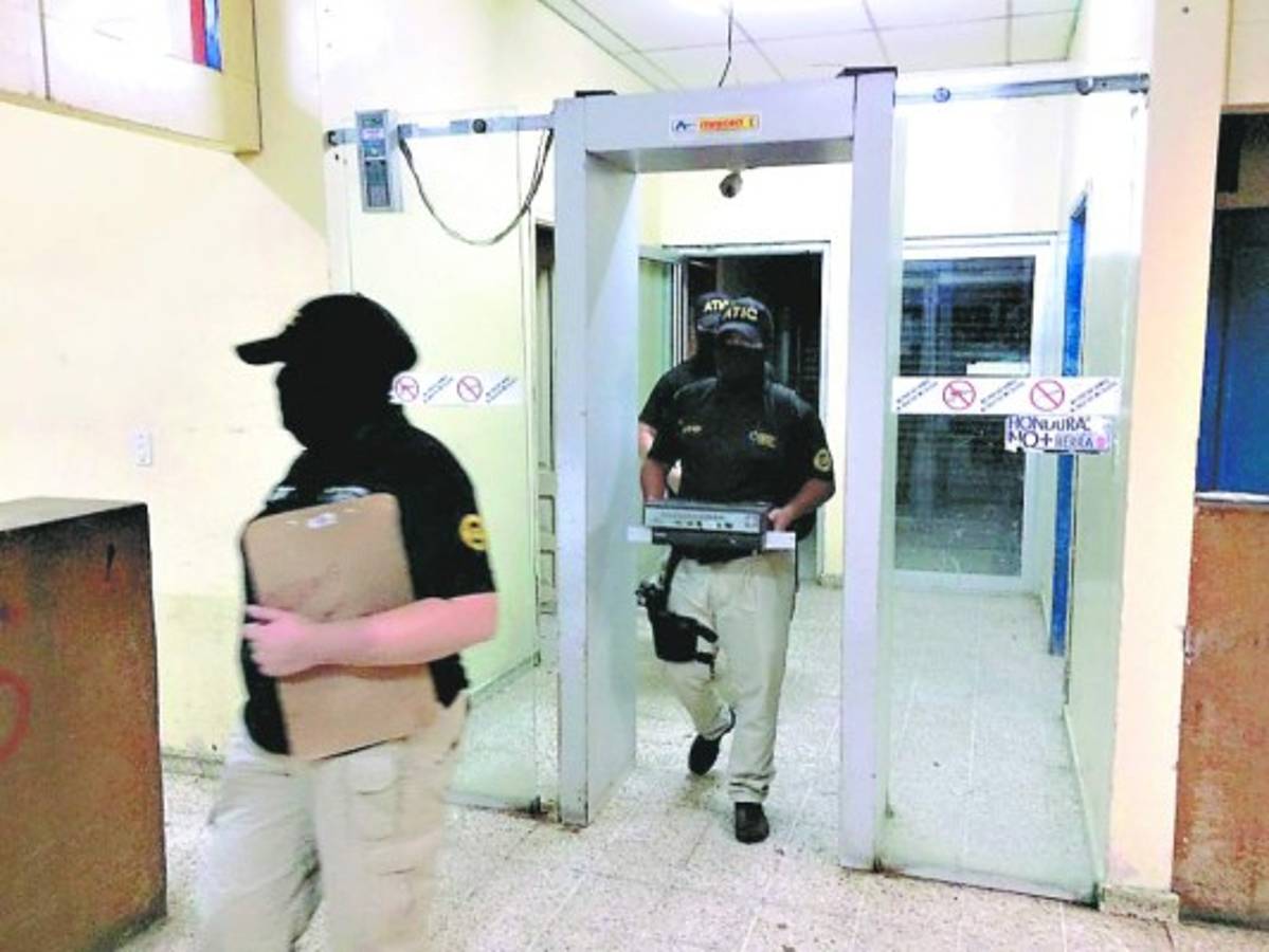 En tres videos y 18 libros buscan identidad de cómplices de la fuga de Támara